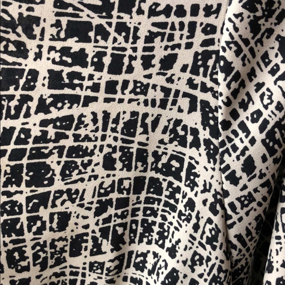 Statement Wrap Blouse! 🔥 - Picture 2 of 4